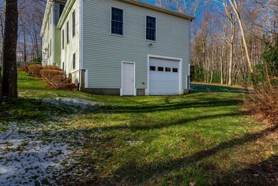 8 Crestwood Dr, Blackstone, MA 01504 - photo 4