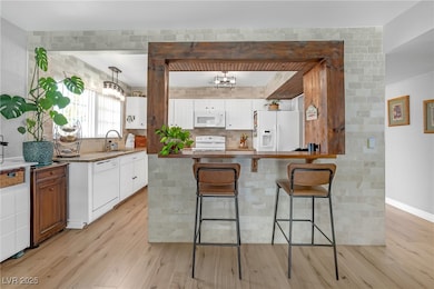 Light and bright kitchen with breakfast bar