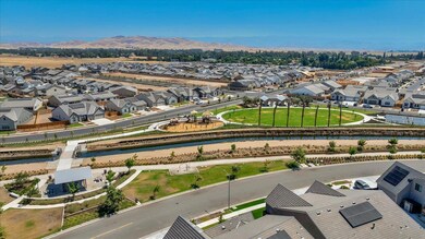 2062 N Osmun Ave, Clovis, CA 93619 - photo 3