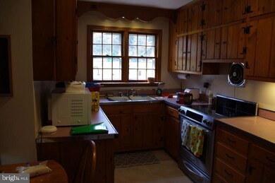 9001 Glenbrook Rd, Fairfax, VA 22031 - photo 4