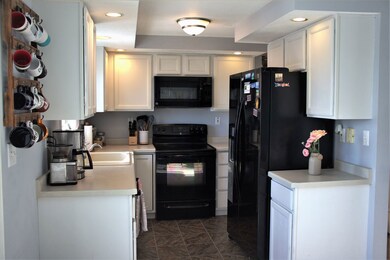 4041 Jodi Dr, Waterloo, IA 50701 - photo 7