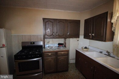 1219 Mulberry St, Reading, PA 19604 - photo 2