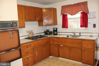 4908 Jackson Dr, Brookhaven, PA 19015 - photo 6