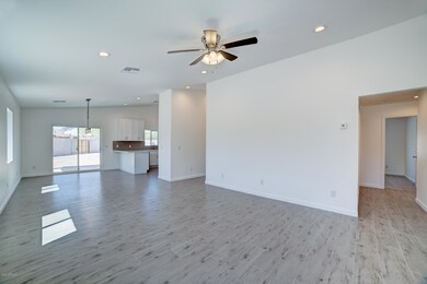 723 E Desert Dr-52