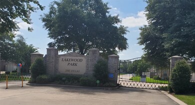 15838 Collinsville Dr, Tomball, TX 77377 - photo 2