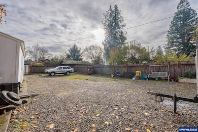 1060 15th St NE, Salem, OR 97301 - photo 5