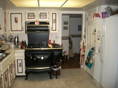 KITCHEN STOVE