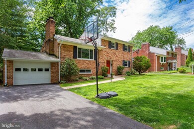 6719 Haycock Rd, Falls Church, VA 22043 - photo 2