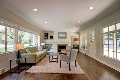 BRIGHT SUNLIT ROOM WITH BEAUTIFUL VIEWS!