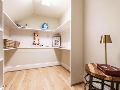 008-1280x960-office-closet-nook