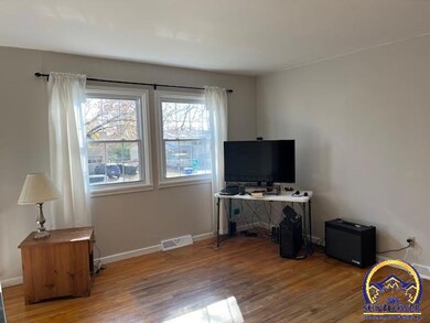 908 SE 35th Terrace, Topeka, KS 66605 - photo 2