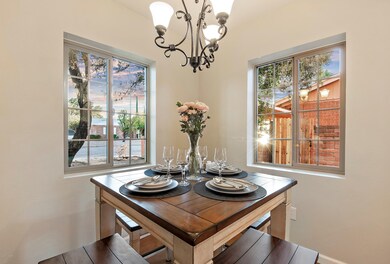 08-Dining Nook
