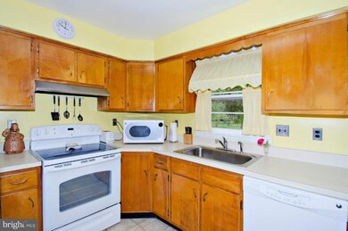 14718 Carson Dr, Burtonsville, MD 20866 - photo 7