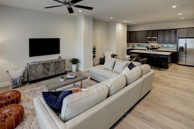 4502 Trevor Park Ln, Houston, TX 77018 - photo 7