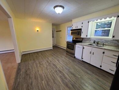 Eat-in Kitchen