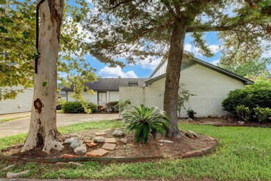 8715 Wildforest Dr, Houston, TX 77088 - photo 2