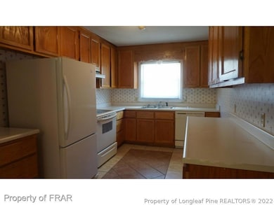 838 Berwick Dr, Fayetteville, NC 28314 - photo 4