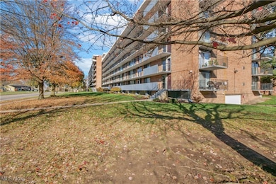View of apartment building / complex
