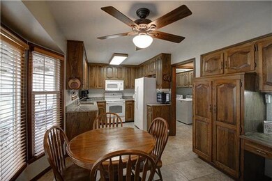 7906 Westgate Dr, Lenexa, KS 66215 - photo 3