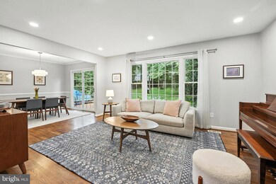 9307 Winbourne Rd, Burke, VA 22015 - photo 5