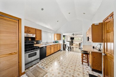 10 Evans St, North Weymouth, MA 02191 - photo 4