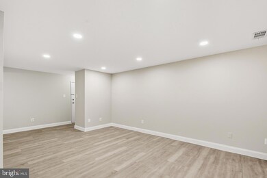 1664 Parkcrest Cir unit 201, Reston, VA 20190 - photo 5