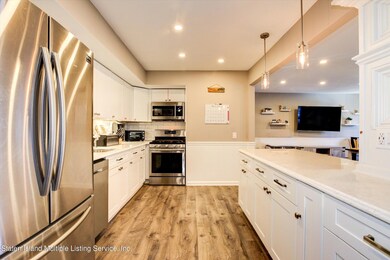 26 Gardenia Ln unit A, Staten Island, NY 10314 - photo 7