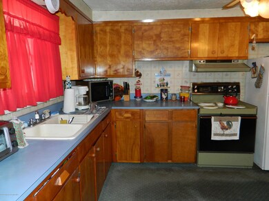 1040 E Elm St, Scranton, PA 18505 - photo 2