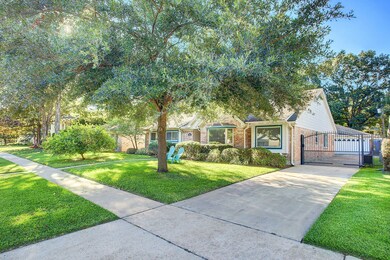 1026 Cheshire Ln, Houston, TX 77018 - photo 2