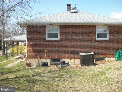 124 Watkins Ave, Gibbstown, NJ 08027 - photo 4