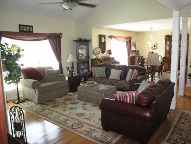 4612 N Weaverridge Blvd, Peoria, IL 61615 - photo 3