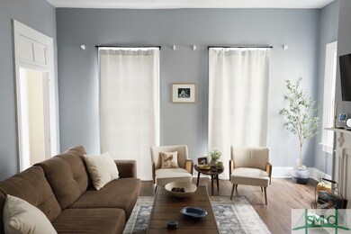 224 E Gwinnett St unit Upper, Savannah, GA 31401 - photo 2