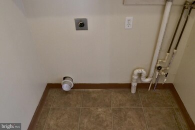 8 Farrell Ln, Wilkes Barre, PA 18705 - photo 4