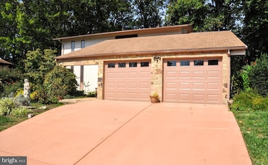 10516 Acacia Ln, Fairfax, VA 22032 - photo 2