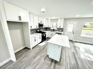 Kitchen with large island