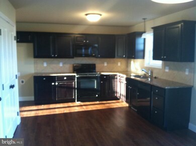 1325 Emilys Ct, Greencastle, PA 17225 - photo 4