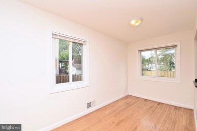 5720 Fenwick Dr, Alexandria, VA 22303 - photo 6