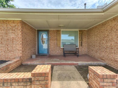 1320 E Hills Dr, Moore, OK 73160 - photo 4
