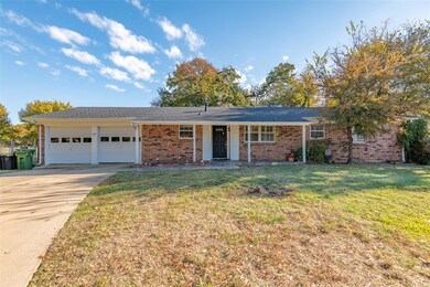 520 Holly Hill Ct, Hurst, TX 76053 - photo 2