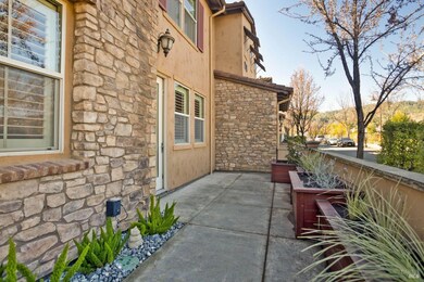 175 Stonegate Cir unit C, Cloverdale, CA 95425 - photo 2