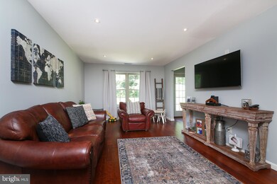 742 Willopenn Dr, Southampton, PA 18966 - photo 4