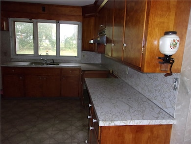 79 Alan Ave, Portsmouth, RI 02871 - photo 2