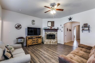 1164 Sapphire Ln, Joshua, TX 76058 - photo 5