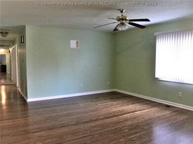 556 22nd St, Dunbar, WV 25064 - photo 4