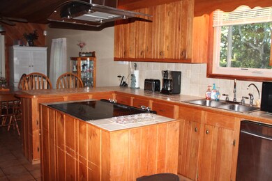 kitchen & island stove