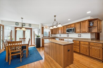 2220 Periwinkle Ln, Algonquin, IL 60102 - photo 6