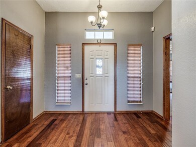 1008 NE 25th St, Moore, OK 73160 - photo 4