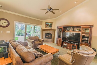 19575 Mockingbird Ln, Redding, CA 96002 - photo 6