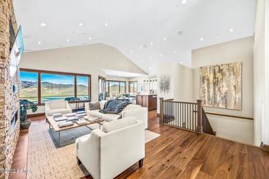 6_Main-Living_1800x1200_3866489