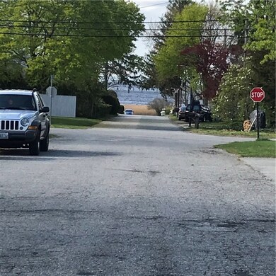 61 Holliston Ave, Portsmouth, RI 02871 - photo 3